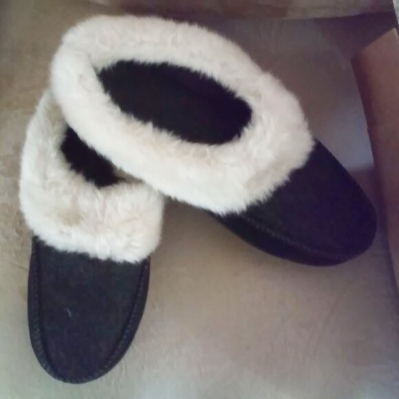 Loft Slippers Black With White Fur New In Box Unworn Sz L 9-10 - Picture 1 of 4